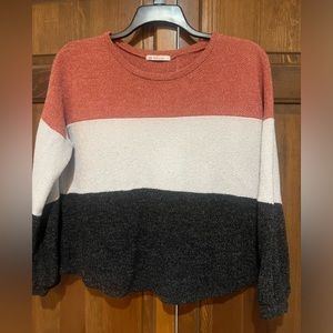 Size 1 x womens sweater black, gray and red cozy